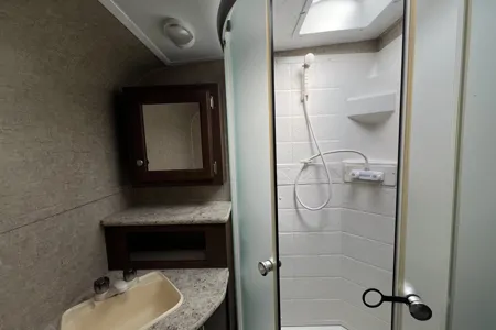 Jing's Venture RV Sonic 220 Travel Trailer