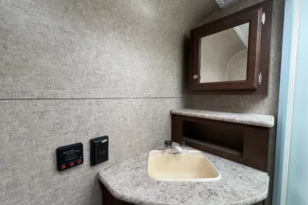 Jing's Venture RV Sonic 220 Travel Trailer