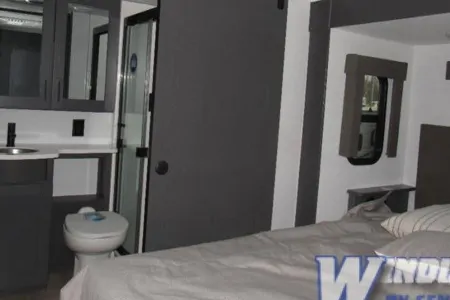 DELIVERED Motorcycle-golf Alliance RV 44V14 TOY Hauler