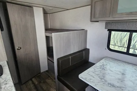 Brooke's Coleman Dutchmen 17b lantern Travel Trailer