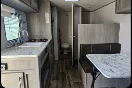 Brooke's Coleman Dutchmen 17b lantern Travel Trailer