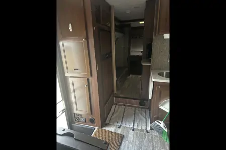 Kermit's Forest River Sunseeker 3250LE Class C