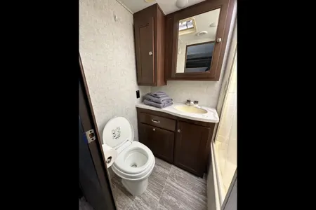 Kermit's Forest River Sunseeker 3250LE Class C