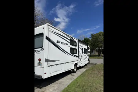 Kermit's Forest River Sunseeker 3250LE Class C