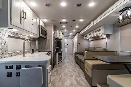 WiFi - ULTRA LUXURIOUS: 2 BATH, KING BED , BUNK BED, MASSAGE CHAIRS