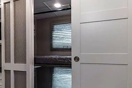WiFi - ULTRA LUXURIOUS: 2 BATH, KING BED , BUNK BED, MASSAGE CHAIRS