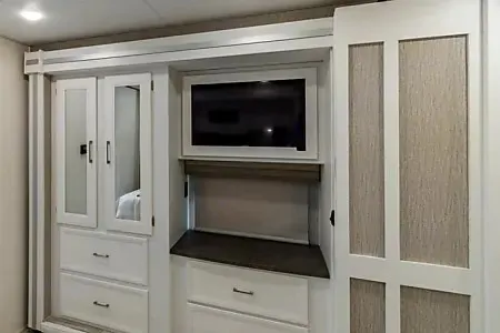 WiFi - ULTRA LUXURIOUS: 2 BATH, KING BED , BUNK BED, MASSAGE CHAIRS