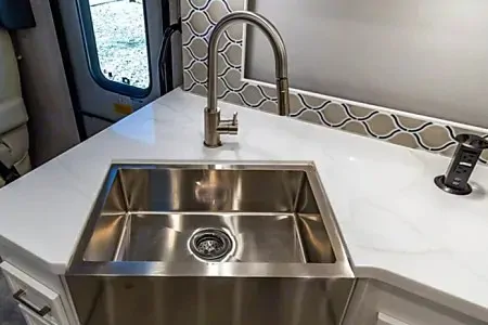 WiFi - ULTRA LUXURIOUS: 2 BATH, KING BED , BUNK BED, MASSAGE CHAIRS