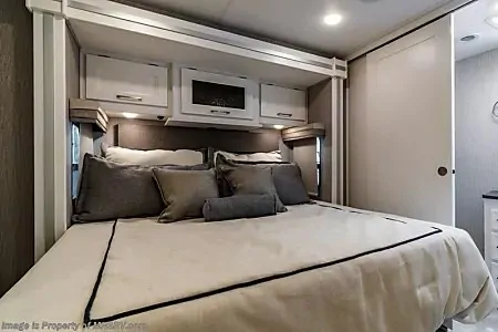 WiFi - ULTRA LUXURIOUS: 2 BATH, KING BED , BUNK BED, MASSAGE CHAIRS