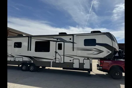 Glenn's ALPINE 3700FL Fifth Wheel