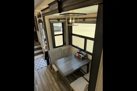 Glenn's ALPINE 3700FL Fifth Wheel