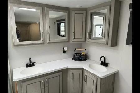 Glenn's ALPINE 3700FL Fifth Wheel