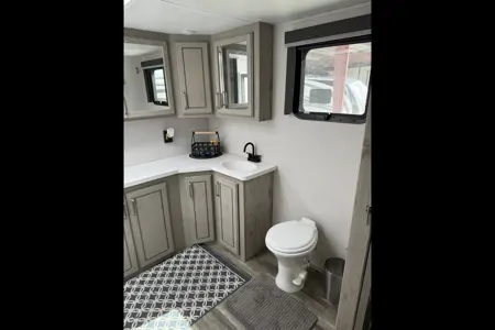 Glenn's ALPINE 3700FL Fifth Wheel