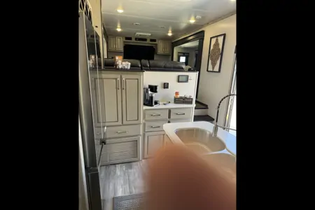 Glenn's ALPINE 3700FL Fifth Wheel