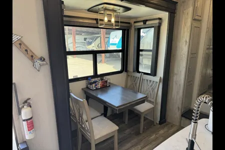 Glenn's ALPINE 3700FL Fifth Wheel