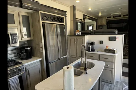 Glenn's 2022 ALPINE 3700FL Fifth Wheel