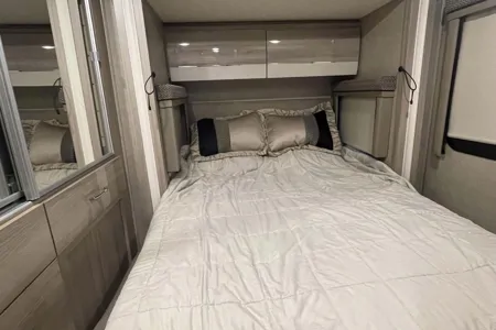 eddie's Thor Motor Coach delano Class C