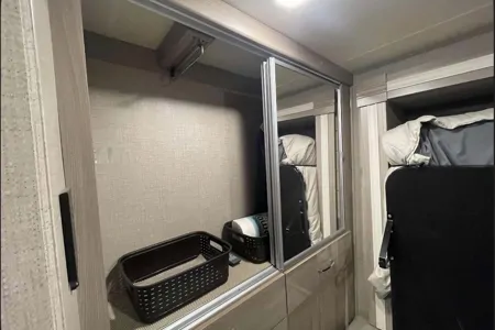 eddie's Thor Motor Coach delano Class C