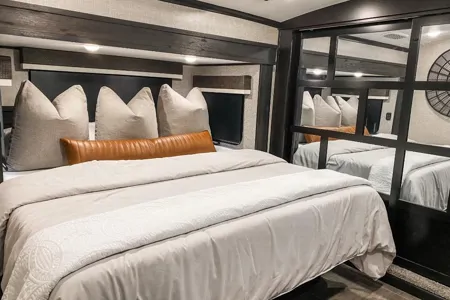 Luxury 5th Wheel - Jayco North Point 377