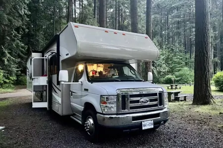 Xin's 2015 Winnebago itasca spirit Class C