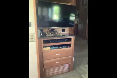 Beautiful Cameo 5th Wheel