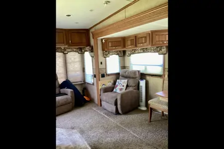 Beautiful Cameo 5th Wheel