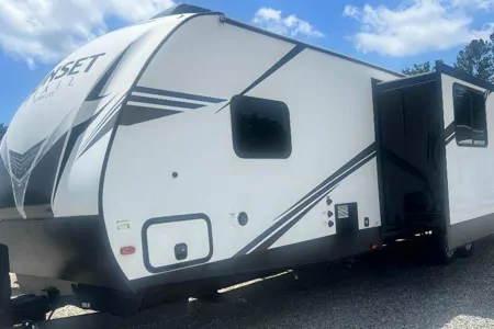 Big Boy Toys & RV Rentals, LLC Crossroads Sunset Trail 331BH Travel Trailer