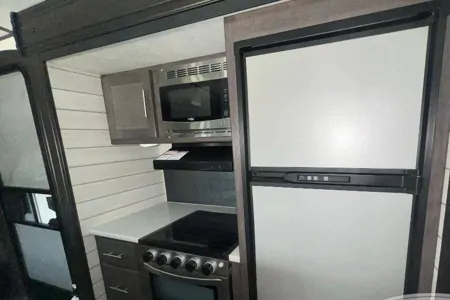 Big Boy Toys & RV Rentals, LLC Crossroads Sunset Trail 331BH Travel Trailer