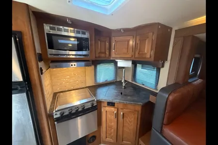 Adventure ready Lance 2285 Travel Trailer We Deliver & Setup!!!