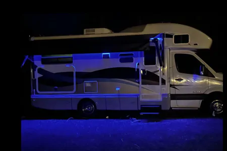 Newly Renovated Winnebago Itasca Class C