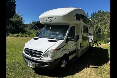 Newly Renovated Winnebago Itasca Class C