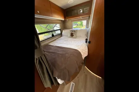 Newly Renovated Winnebago Itasca Class C