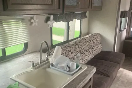 Roger's Coachmen Apex Ultra Lite Travel Trailer