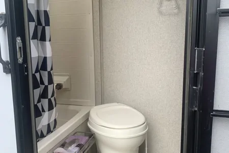 Roger's Coachmen Apex Ultra Lite Travel Trailer