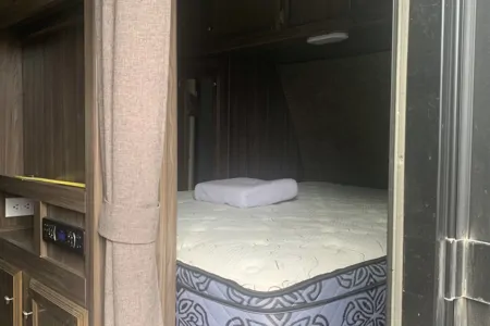 Roger's Coachmen Apex Ultra Lite Travel Trailer