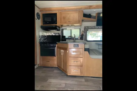 National Park Friendly Class C Sleeps 8!