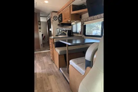 National Park Friendly Class C Sleeps 8!