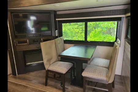 Steph's Double Bunk House with Murphy Bed