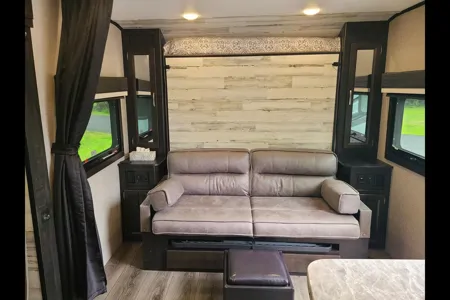 Steph's Double Bunk House with Murphy Bed