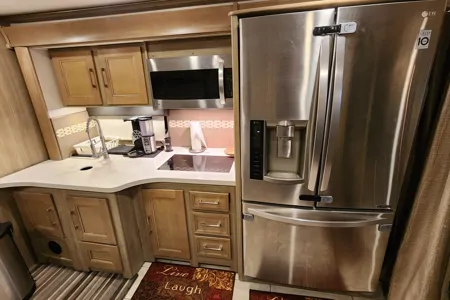 41ft. Class A Diesel Pusher bunkhouse w/ 02 full baths + washer & dryer