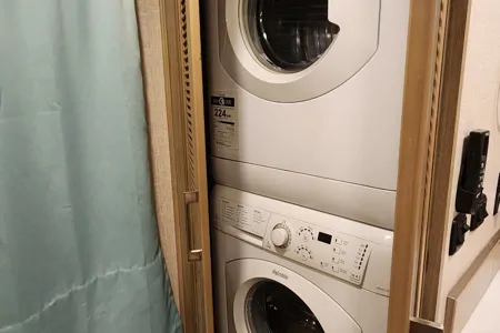 41ft. Class A Diesel Pusher bunkhouse w/ 02 full baths + washer & dryer