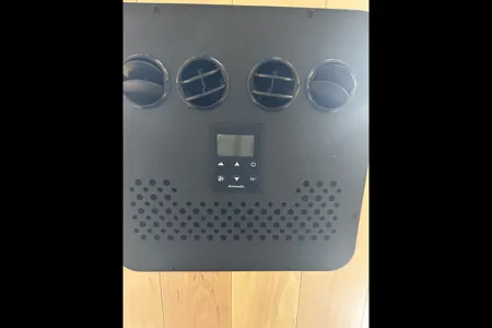 “VANessa” ‘22 fully-stocked, Pet-Friendly Off-Grid compatible campervan, AC, sleeps/seats 2