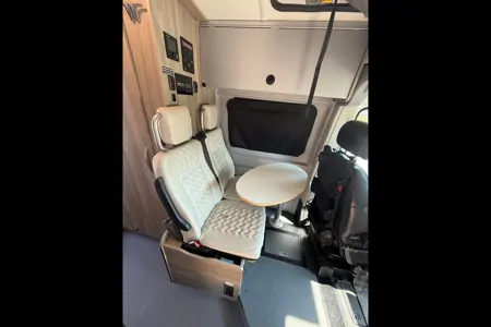 Family Fun Camper Van - Sleeps 4 - 250 Miles/Day!