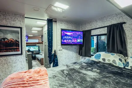 Thor Four Winds 28A (Solar & Renovated + Starlink)