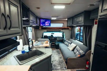 Thor Four Winds 28A (Solar & Renovated + Starlink)