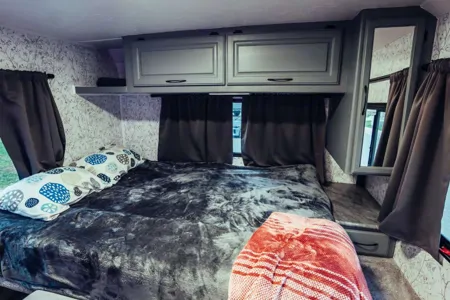 Thor Four Winds 28A (Solar & Renovated + Starlink)