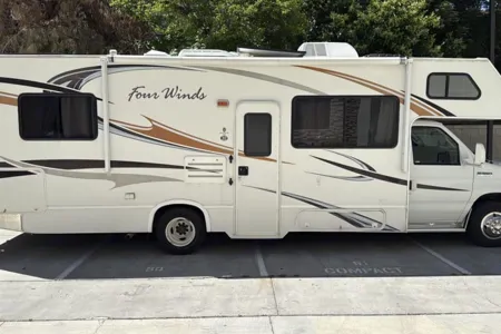 Thor Four Winds 28A (Solar & Renovated + Starlink)