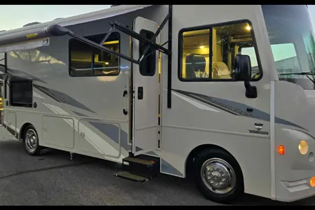 Winnebago Sunstar Class A