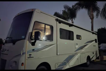 Winnebago Sunstar Class A