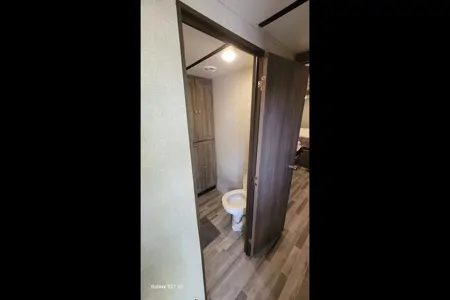 ISLAND SINK, DUEL RECLINERS